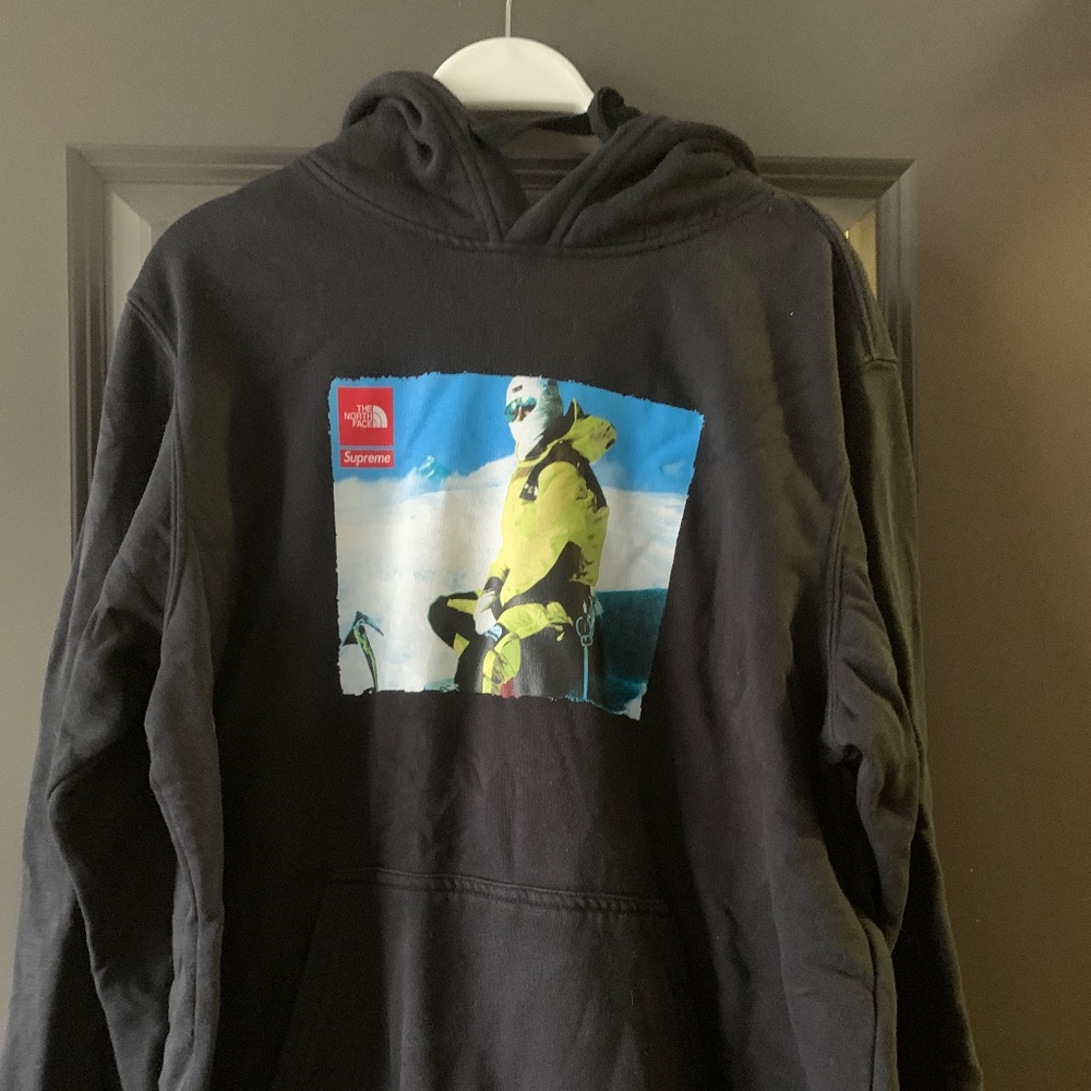 SUPREME North Face hoodie SIZE MEDIUM